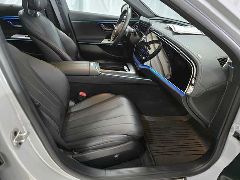 Certified 2025 Mercedes-Benz E 350 4MATIC Sedan image 11
