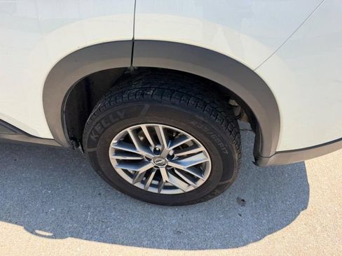 Used 2024 Nissan Rogue S AWD/4WD image 6