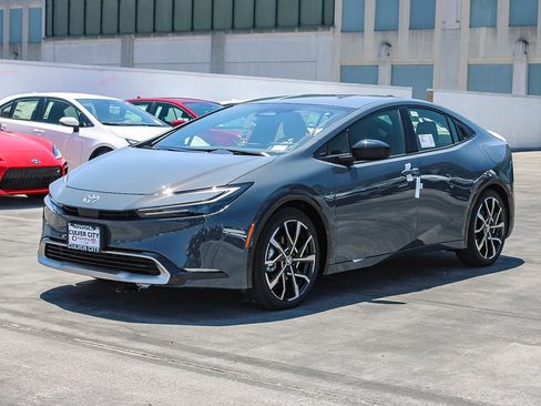 New 2026 Toyota Prius Plug-In Hybrid FWD image 3