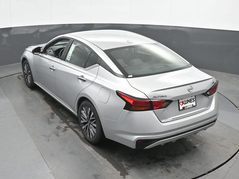 Used 2024 Nissan Altima 2.5 SV FWD image 36