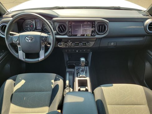 Used 2020 Toyota Tacoma TRD Off-Road w/ Technology Package AWD/4WD image 8