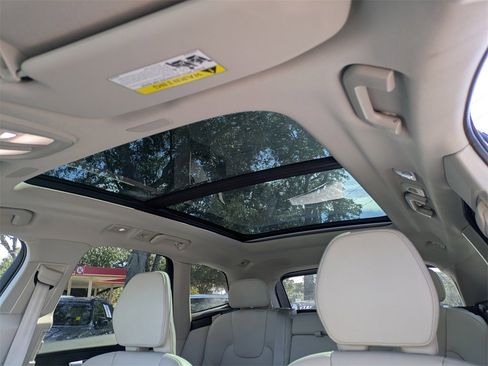 Certified 2023 Volvo XC60 B5 Plus w/ Protection Package Premier image 23