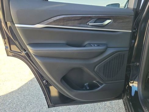 New 2026 Jeep Grand Cherokee Altitude image 12