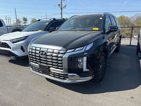 Used 2024 Hyundai Palisade Calligraphy image 2