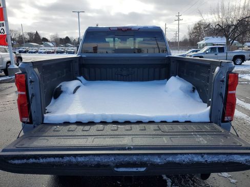 Used 2025 Chevrolet Silverado 2500 ZR2 w/ Technology Package image 31