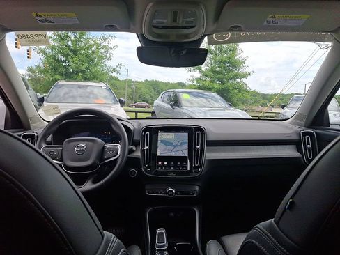 Certified 2026 Volvo XC40 B5 Plus AWD/4WD image 10