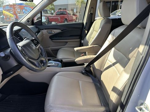 Used 2021 Honda Pilot Touring image 11