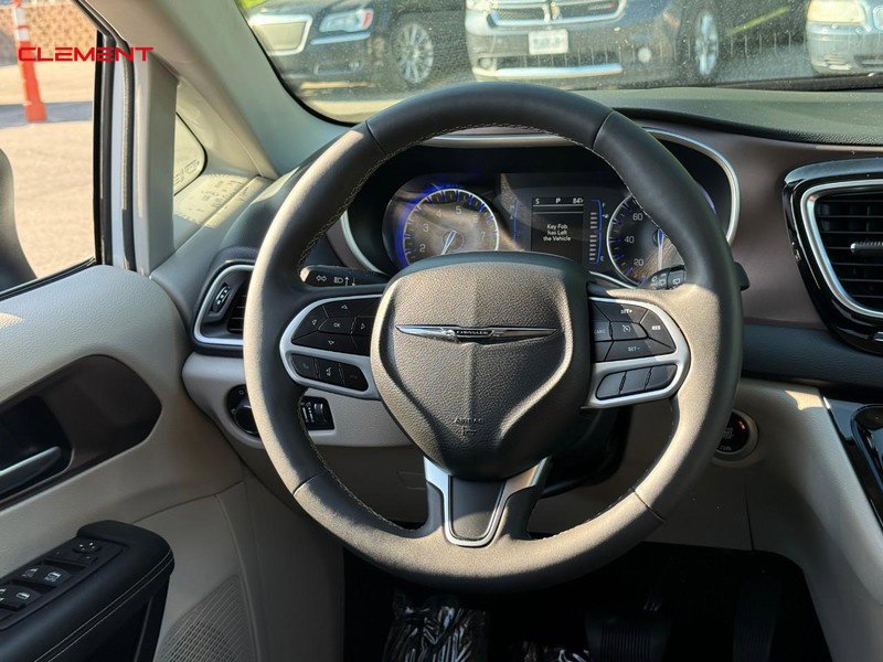 Used 2023 Chrysler Voyager LX FWD image 16