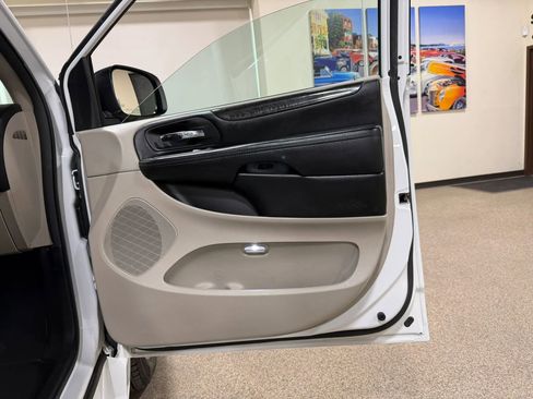 Used 2019 Dodge Grand Caravan SE FWD image 33