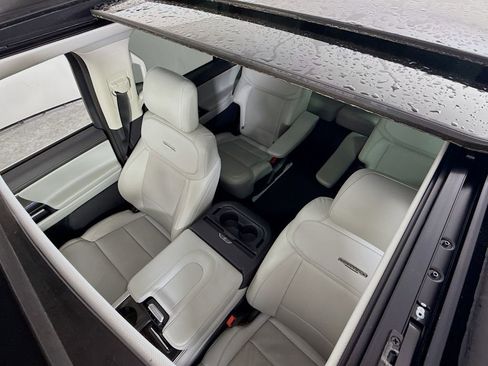 Certified 2025 Ford Expedition Platinum AWD/4WD image 3