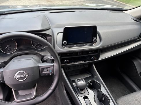 Used 2025 Nissan Rogue SV FWD image 17