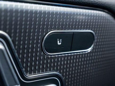 Used 2021 Mercedes-Benz GLB 250 4MATIC w/ Premium Package image 31