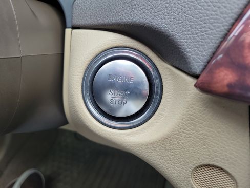 Used 2013 Mercedes-Benz C 250 Sedan image 29