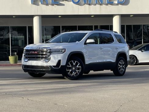 Used 2023 GMC Acadia SLE w/ Driver Convenience Package image 2