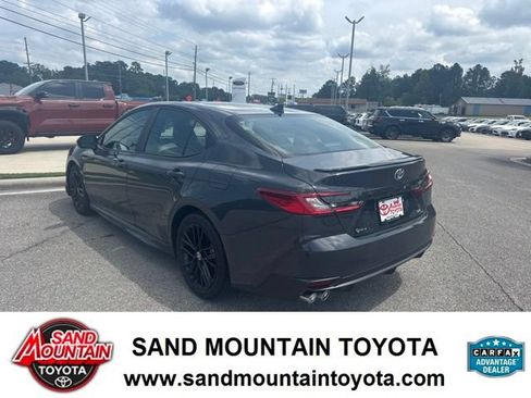 Used 2025 Toyota Camry SE FWD image 5