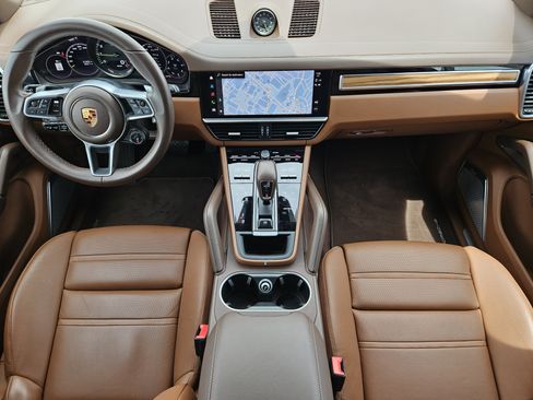 Certified 2022 Porsche Cayenne E-Hybrid AWD/4WD image 24