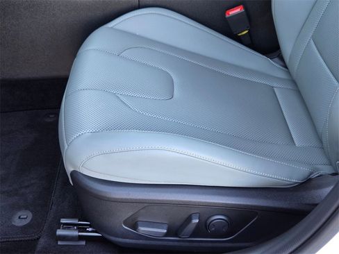 Used 2025 Hyundai Elantra Limited image 14