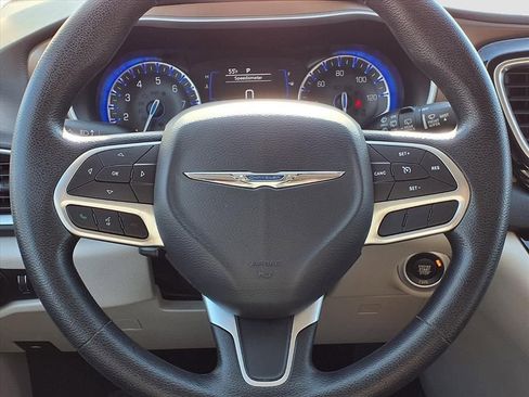 Used 2020 Chrysler Voyager Lxi image 18