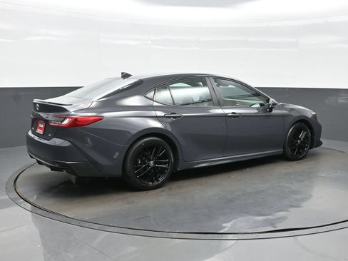 Used 2025 Toyota Camry SE FWD image 6