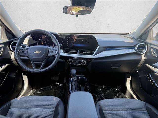 Used 2025 Chevrolet Trax LT FWD image 14