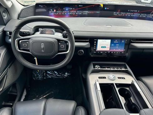 New 2027 Lincoln Navigator Reserve AWD/4WD image 14