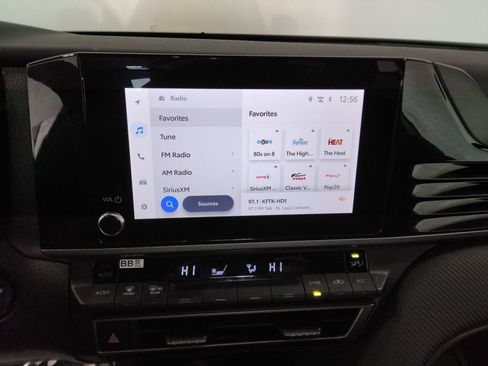 Used 2025 Toyota Camry SE image 23