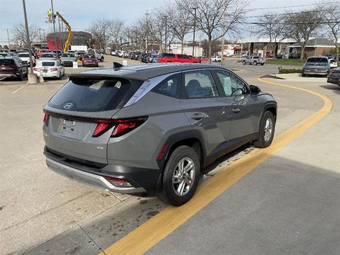 Certified 2025 Hyundai Tucson SE image 3