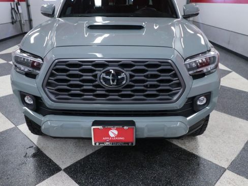 Used 2022 Toyota Tacoma TRD Sport w/ Technology Package RWD image 4