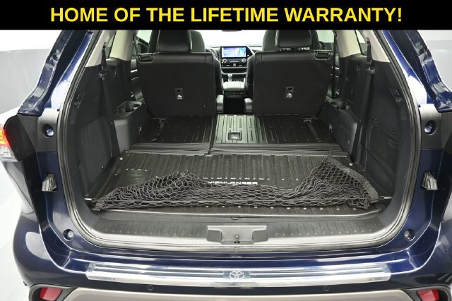 Used 2025 Toyota Highlander Platinum AWD/4WD image 38