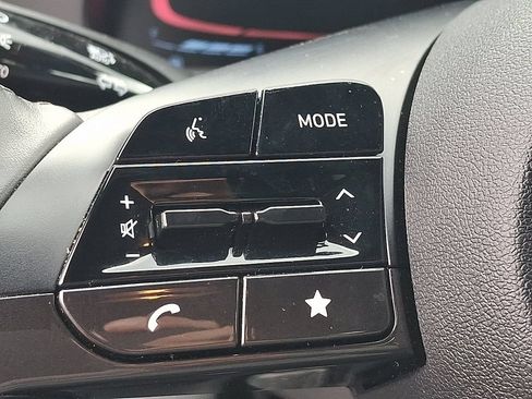 Used 2025 Hyundai Elantra Sport FWD image 21