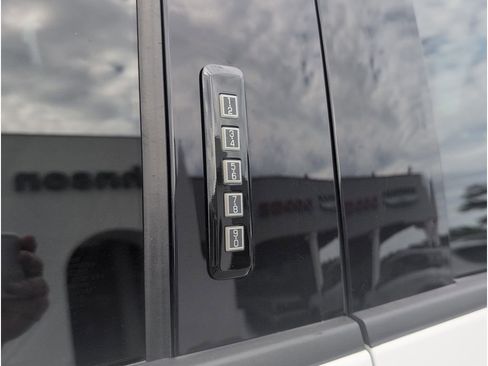 Used 2021 Ford F250 Lariat w/ Chrome Package image 12