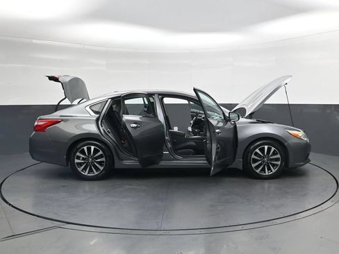 Used 2017 Nissan Altima 2.5 SV w/ Convenience Package FWD image 50