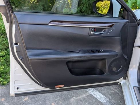 Used 2015 Lexus ES 350 w/ Luxury Package FWD image 10