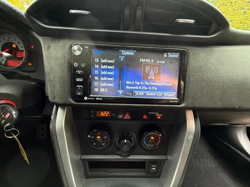 Used 2017 Toyota 86 image 17