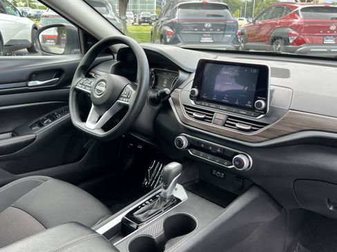 Used 2025 Nissan Altima 2.5 SV FWD image 20