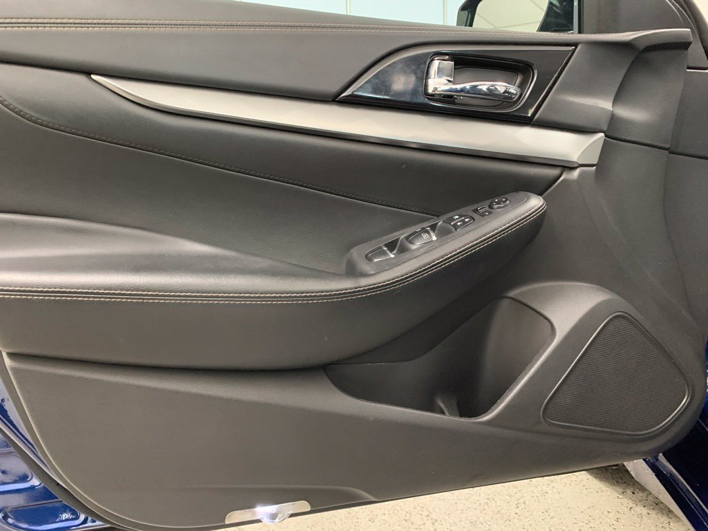 Used 2019 Nissan Maxima 3.5 SV w/ Floor Mat Group FWD image 14