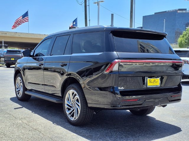 New 2027 Lincoln Navigator Premiere RWD image 6