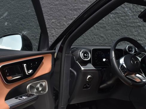 Used 2025 Mercedes-Benz GLC 350e 4MATIC image 20