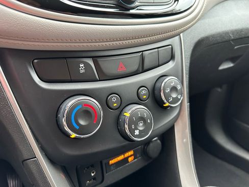 Used 2018 Chevrolet Trax LT AWD/4WD image 25