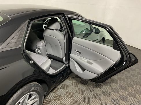 New 2026 Hyundai Elantra SE FWD image 32