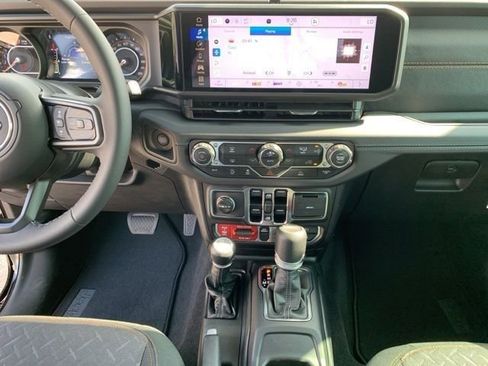 New 2025 Jeep Gladiator Mojave image 18