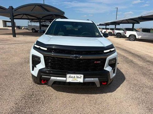 Used 2026 Chevrolet Traverse Z71 w/ LPO, Floor Liner Package AWD/4WD image 2