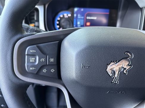 Used 2023 Ford Bronco Badlands image 26