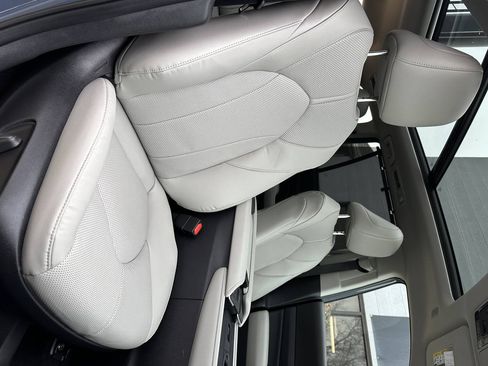Used 2025 Toyota Grand Highlander AWD image 24