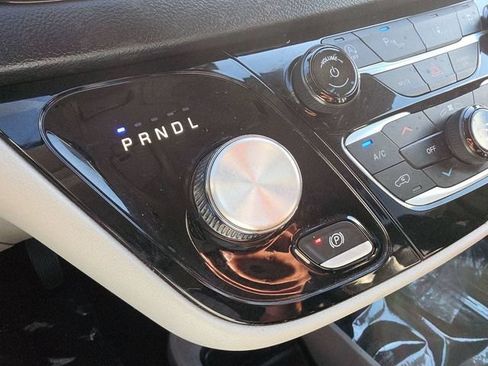Used 2023 Chrysler Pacifica Touring-L FWD image 35