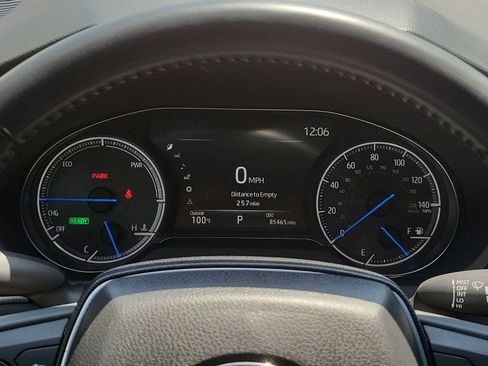 Used 2021 Toyota Venza Limited AWD/4WD image 12