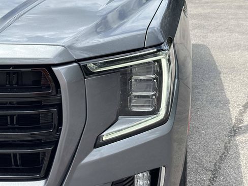 Used 2022 GMC Yukon SLT w/ SLT Premium Package AWD/4WD image 11