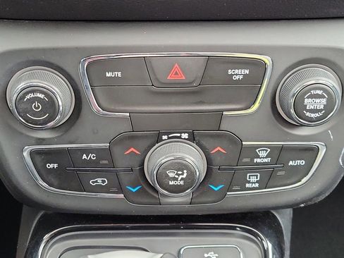 Used 2017 Jeep Compass Limited w/ Navigation Group AWD/4WD image 30