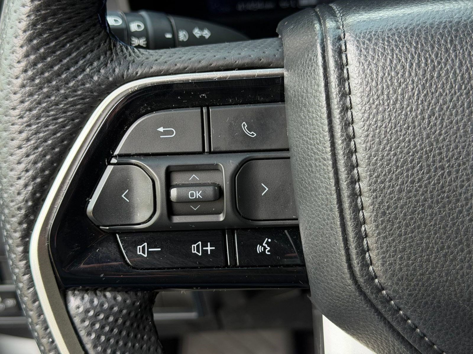 Used 2024 Toyota Sequoia Platinum AWD/4WD image 17