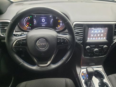 Used 2019 Jeep Grand Cherokee Laredo image 22